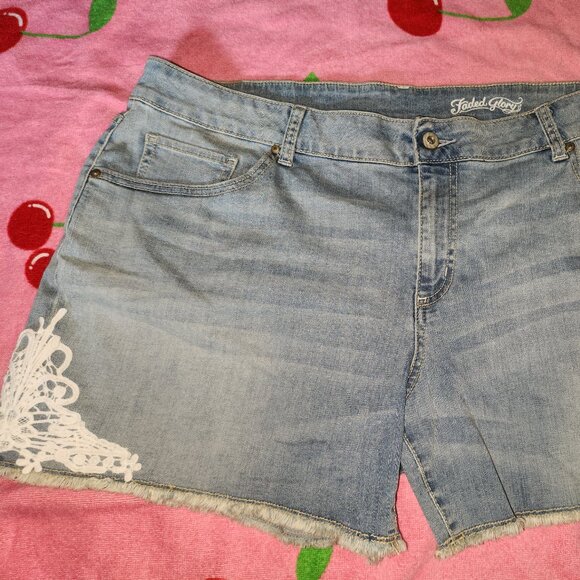 Plus sized Faded Glory denim shorts - Picture 1 of 2
